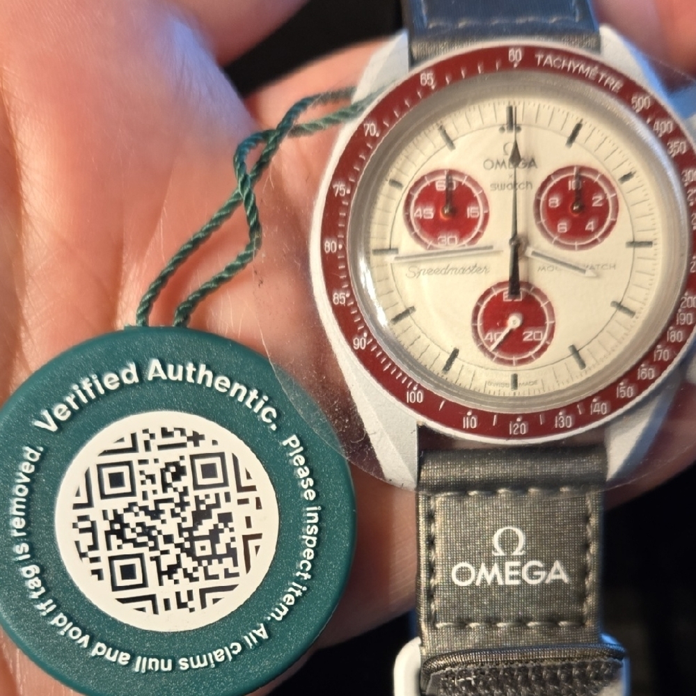 Omega Speedmaster with Red and Gray Accents - Picture 2 of 16